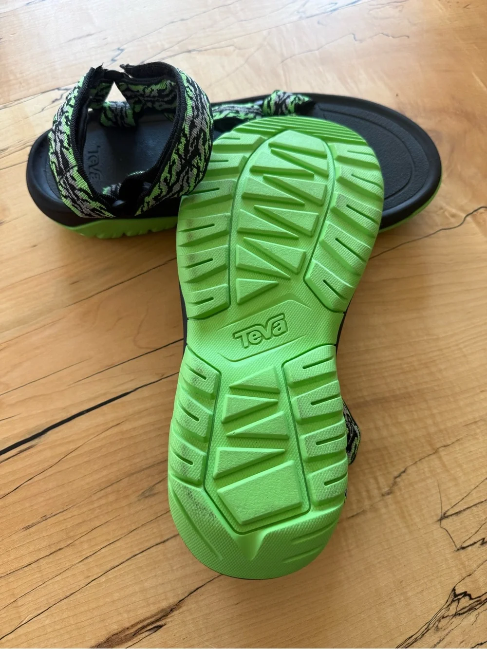 Teva Hurricane Men’s 9 - Brand New w/o tags. Never worn.